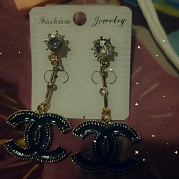 Earings $15 a pair - Picture 15 of 16